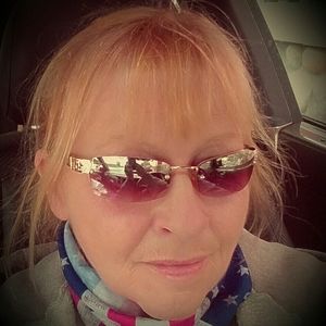 Meet your Posher, Elaine